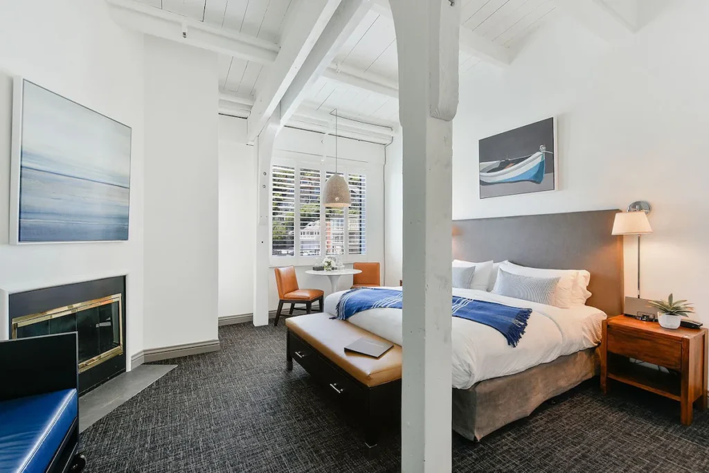 Waters Edge Hotel