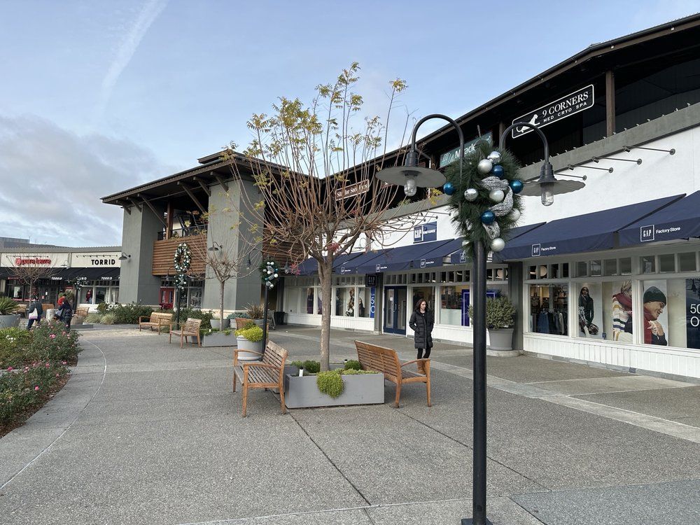 Vintage Oaks Shopping Center